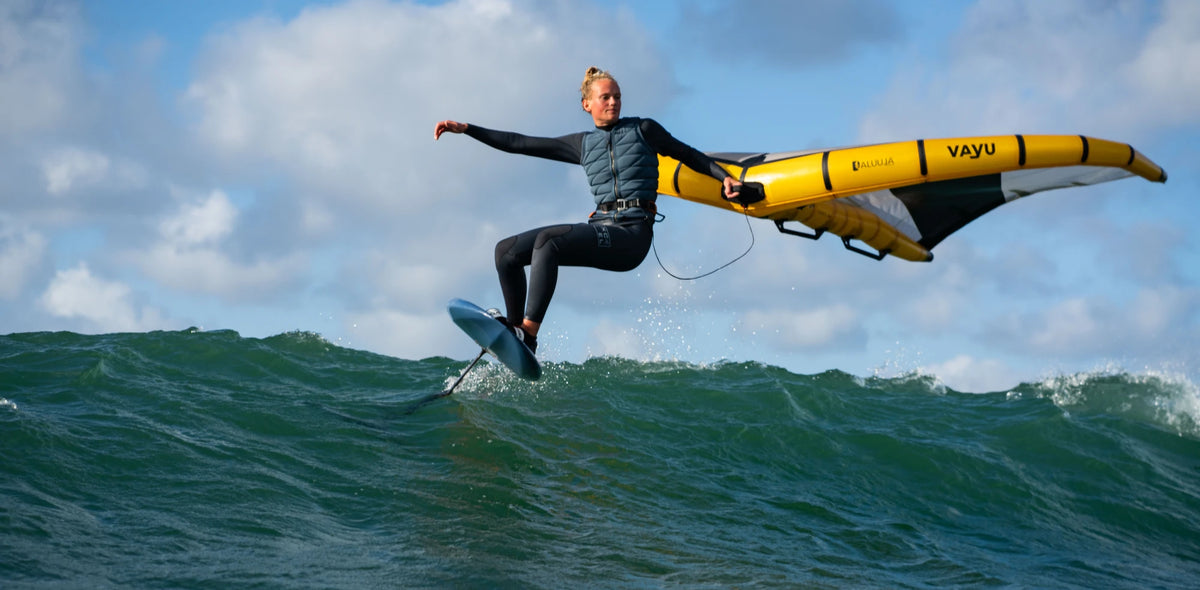 Wingfoiler riding a wave in Cold Hawaii